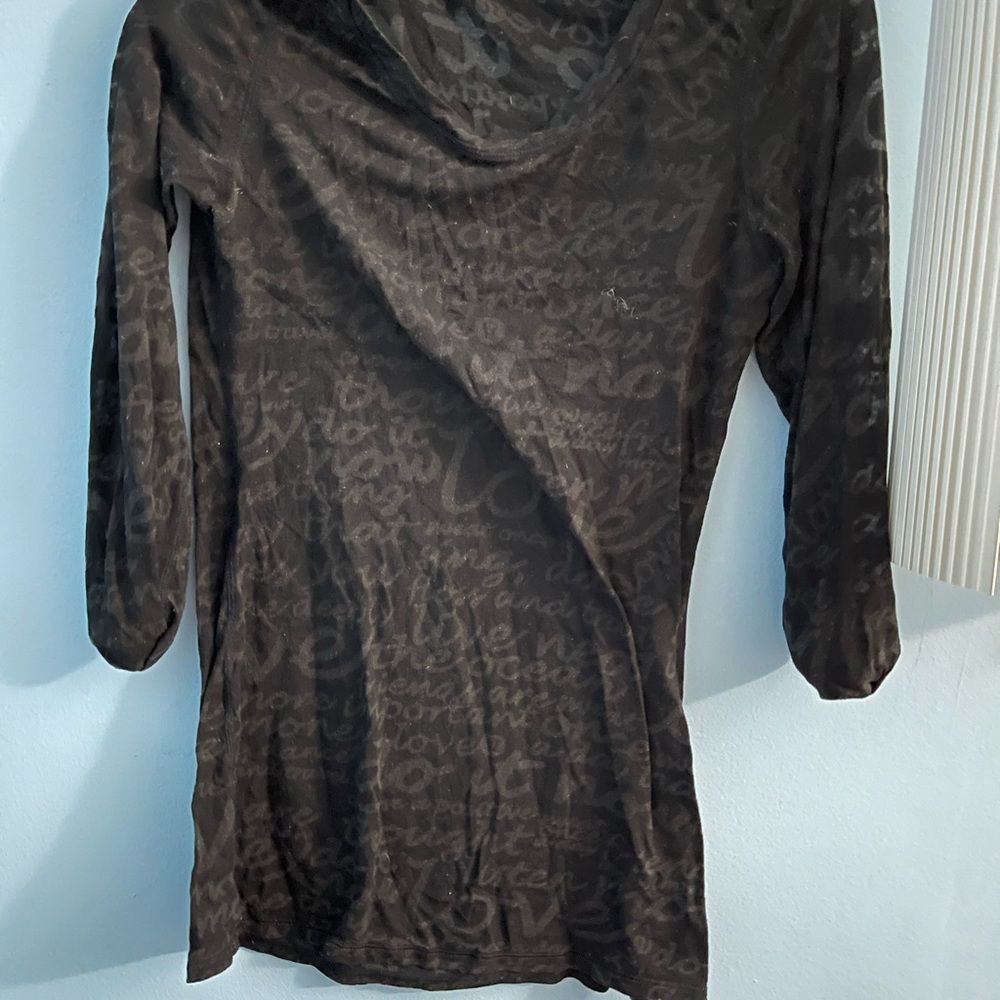 Lululemon long sleeve tee with words